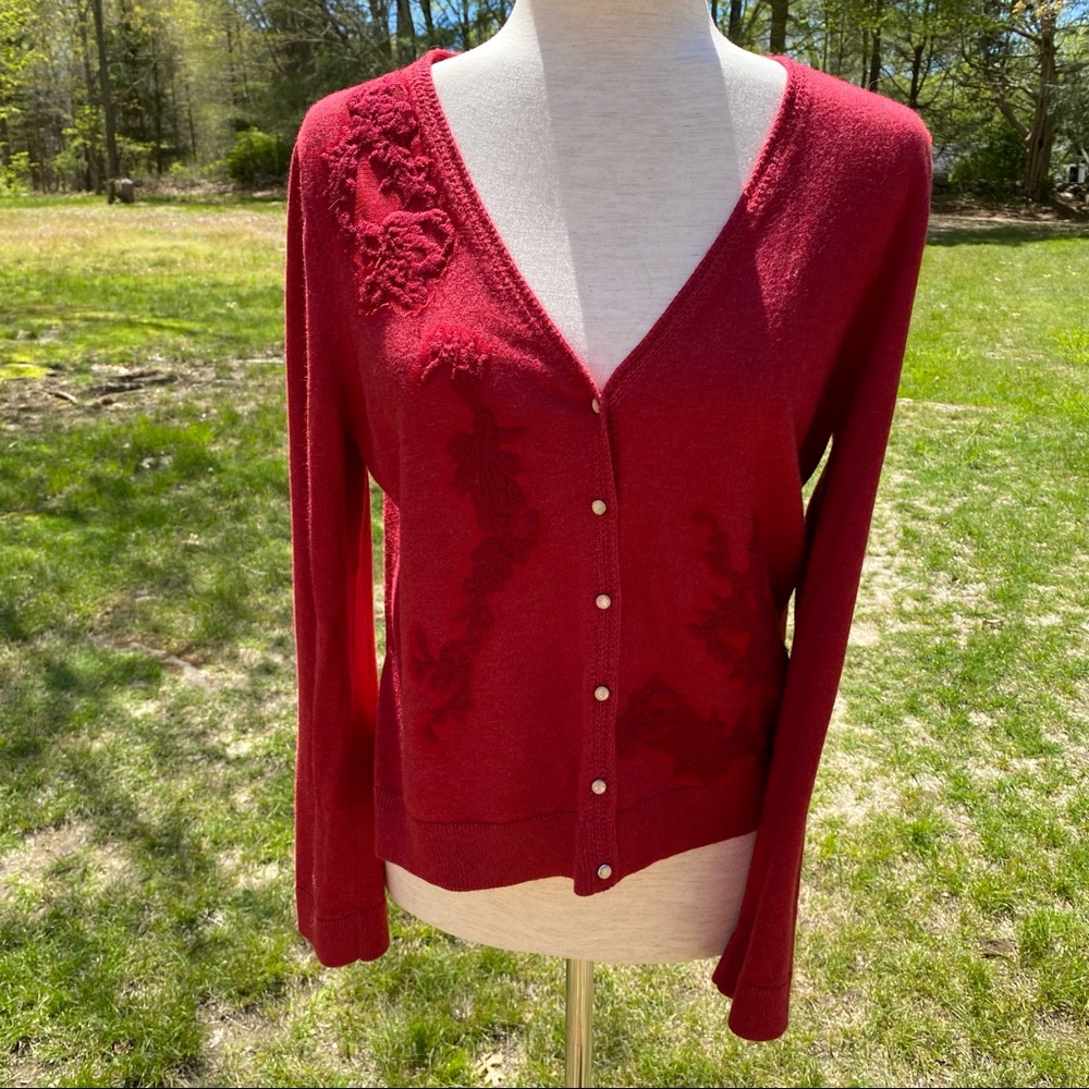 J. JILL SWEATER CARDIGAN V-NECK RED FLORAL SIZE MP PETITE